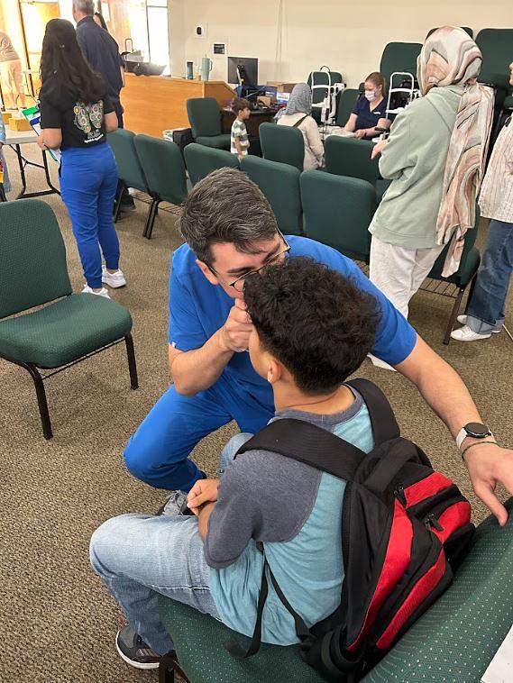 Volunteers at the Phoenix Voshito refugee clinic